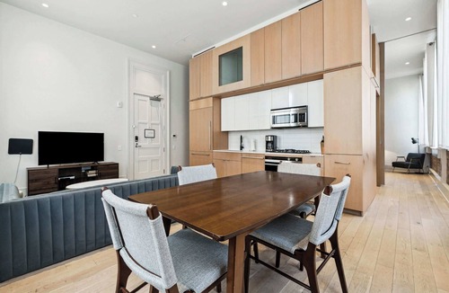 Tulane - Gravier Apartment | Chic 1BR Near Downtown | Parking and Gym Included