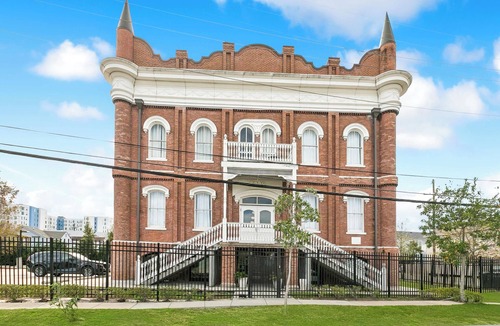 Tulane - Gravier Apartment | Chic 1BR Near Downtown | Parking and Gym Included