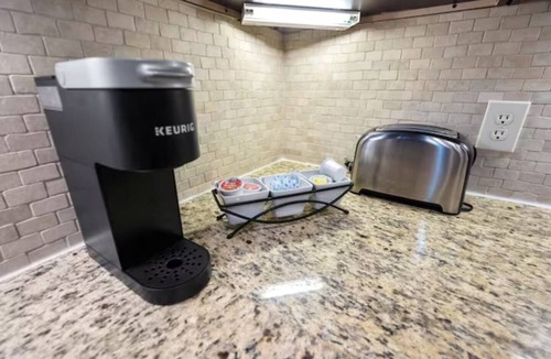 Astrodome Apartment | Chic 1BR Near Med Center · Pool · King · Parking