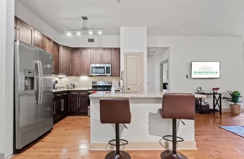 Astrodome Apartment | Chic 1BR Near Med Center · Pool · King · Parking