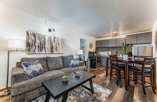 Wichita Apartment | Chic 1BR Near Old Town & Wichita State Univ + WIFI