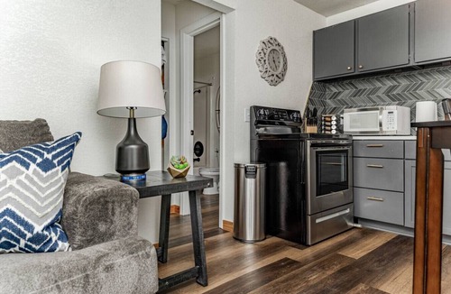 Wichita Apartment | Chic 1BR Near Old Town & Wichita State Univ + WIFI