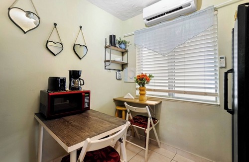 Downtown Hollywood Apartment | Chic 1BR Studio – Pets Welcome, Garden and BBQ