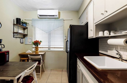 Downtown Hollywood Apartment | Chic 1BR Studio – Pets Welcome, Garden and BBQ