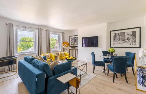 Hampton Wick Apartment | Chic 1BR Teddington Apartment Modern & Bright
