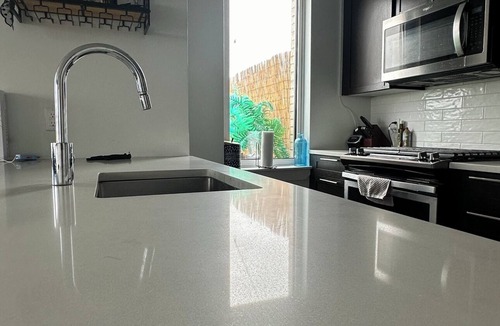 Queens Apartment | Chic 2-bd 2-bth apartment with huge private balcony