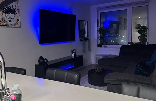 Queens Apartment | Chic 2-bd 2-bth apartment with huge private balcony