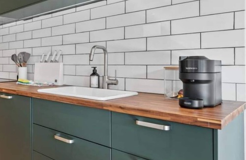 St Kilda Apartment | Chic 2-Bed Apartment in Vibrant St Kilda