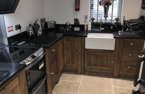 Winkhill House | Chic 2 Bed Barn Polar Bears Chatsworth