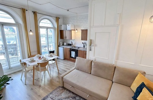 Barbican House | Chic 2-Bed flat in Farringdon, Barbican Centre