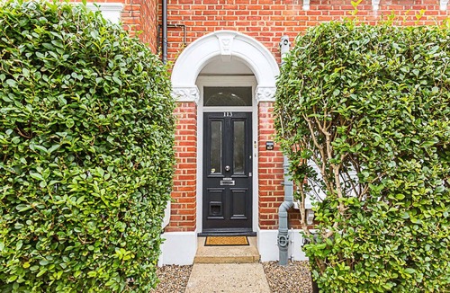 Thornton Apartment | Chic 2-Bed Flat in Leafy Clapham South