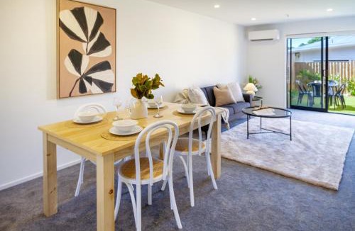 Henderson Apartment | Chic 2-Bed Gem: Trust Arena Proximity - West AKL