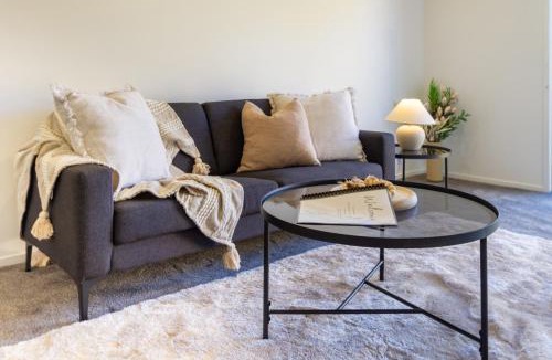 Henderson Apartment | Chic 2-Bed Gem: Trust Arena Proximity - West AKL