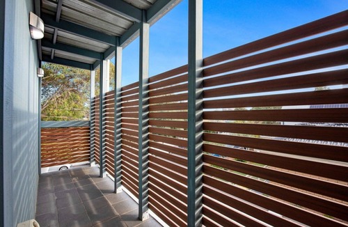 Yarraville Apartment | Chic 2-Bed Home By Bustling Shops