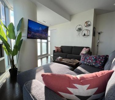 Toronto Entertainment District Apartment | Chic 2 Bedroom 2 Bathroom Panoramic CN Tower Views Condo With Free Parking