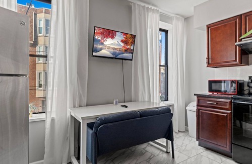 Fairmount Apartment | Chic 2-bedroom apartment with WiFi, AC in awesome Philadelphia