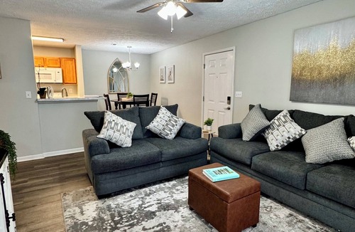 Greenville Apartment | Chic 2-bedroom apartment with fitness room and Pool in welcoming Greenville