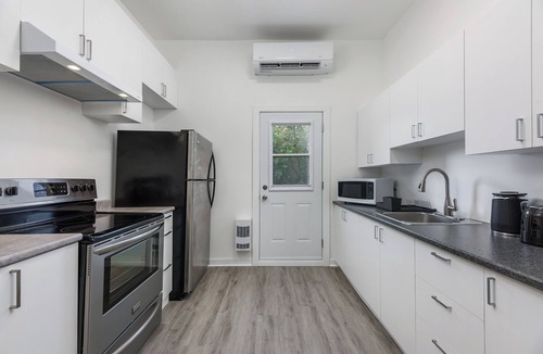 Plateau Mont Royal Condo | Chic 2-Bedroom Apartment in the Heart of the City’s Vibrant Hub