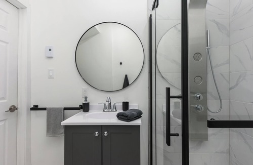Plateau Mont Royal Condo | Chic 2-Bedroom Apartment in the Heart of the City’s Vibrant Hub