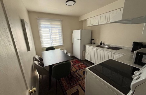 Cote-Des-Neiges—Notre-Dame-De-Grace Apartment | Chic 2 bedroom apartment in Montreal