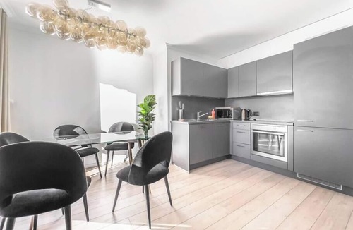 Territet Apartment | Chic 2 bedroom apartment near Chillion castle