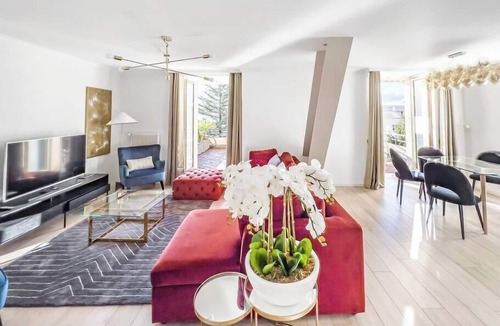Territet Apartment | Chic 2 bedroom apartment near Chillion castle
