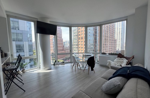 Downtown Brooklyn Apartment | Chic 2-bedroom apartment overlooking Manhattan