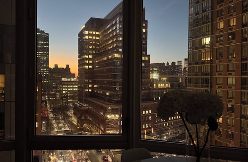 Downtown Brooklyn Apartment | Chic 2-bedroom apartment overlooking Manhattan