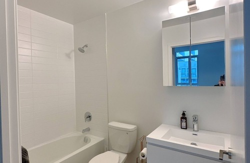 Unionville Apartment | Chic 2-bedroom apartment room, free parking in Downtown Markham