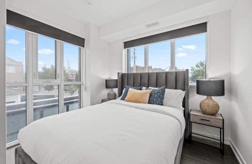 Harwood Apartment | Chic 2-Bedroom Apartment with Parking