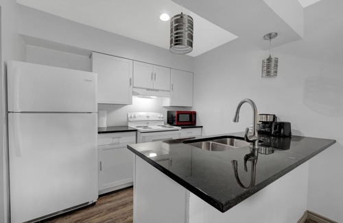 Junius Heights Apartment | Chic 2-bedroom apartment with WiFi, AC in vibrant Dallas