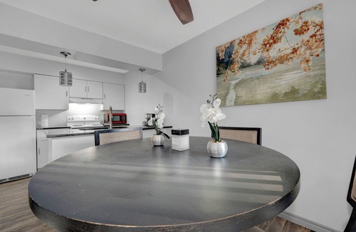 Junius Heights Apartment | Chic 2-bedroom apartment with WiFi, AC in vibrant Dallas