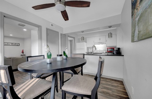Junius Heights Apartment | Chic 2-bedroom apartment with WiFi, AC in vibrant Dallas