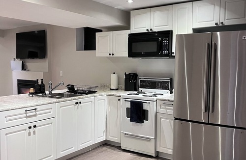 Ashburn Apartment | Chic 2-bedroom corporate apartment in enchanting Whitby with AC, WiFi