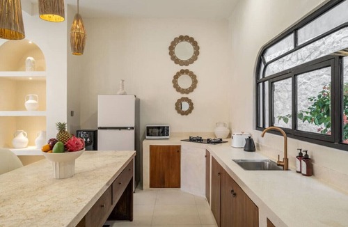 Batu Bolong Villa | Chic 2-Bedroom Private Pool Villa, 10min to Beach by Orivista