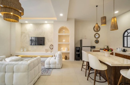 Batu Bolong Villa | Chic 2-Bedroom Private Pool Villa, 10min to Beach by Orivista