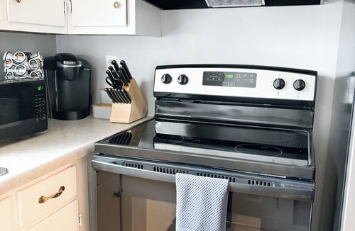 Piqua Apartment | Chic 2-Bedroom Retreat With 2 TV’s