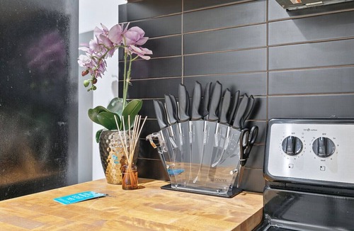 Clarkdale Apartment | Chic 2 bedroom w/free parking