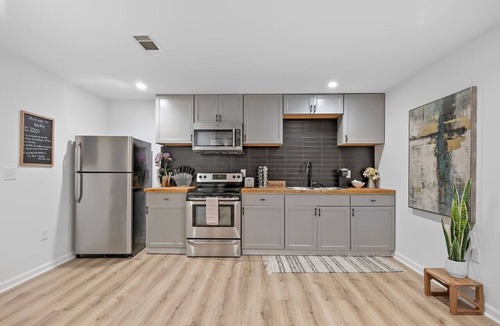 Clarkdale Apartment | Chic 2 bedroom w/free parking
