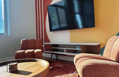 Near West Side Apartment | Chic 2 BR, 1 Parking, Sleeps 6!