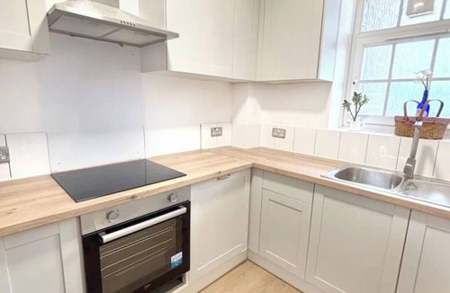Nine Elms Apartment | Chic 2 BR Central London - Battersea