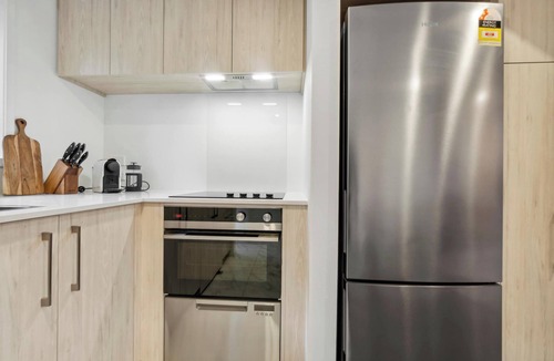 Henderson House | Chic 2-BR Haven with Relaxing Patio and Modern