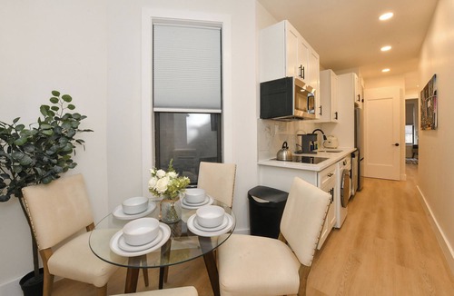 Manhattan Valley Apartment | Chic 2 BR Stay-Steps from Central Park