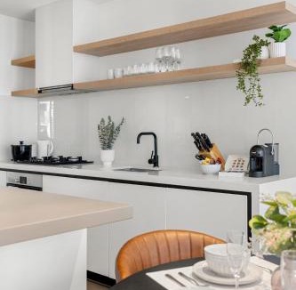 Docklands Apartment | Chic 2B Apt with CarPark and Pool Near Marvel