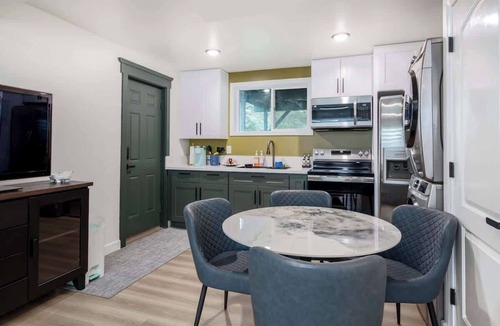 Renton House | Chic 2B1B Lower Unit – Renovated w/Designer Flair