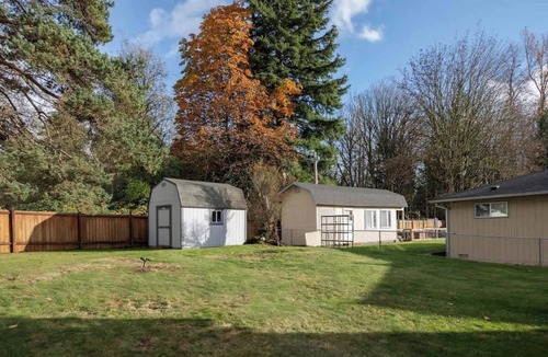 Renton House | Chic 2B1B Lower Unit – Renovated w/Designer Flair