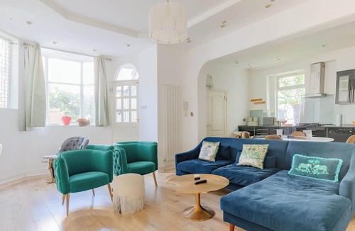 Camden Apartment | Chic 2BD Flat, 12 Mins from Hampstead Heath