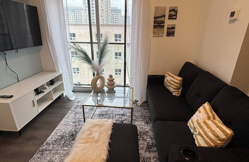 Waterloo Apartment | Chic 2BR 2BA Urban Retreat in the Heart of Waterloo