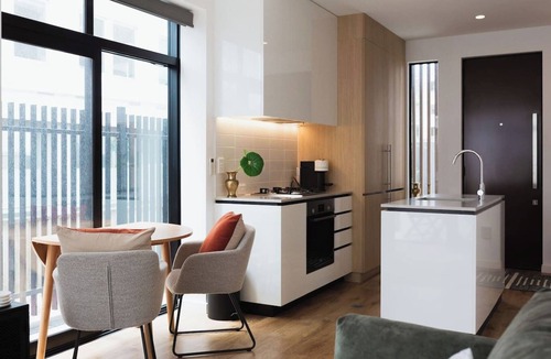 Te Aro Apartment | Chic 2BR Apartment | Secure Gated Complex in CBD