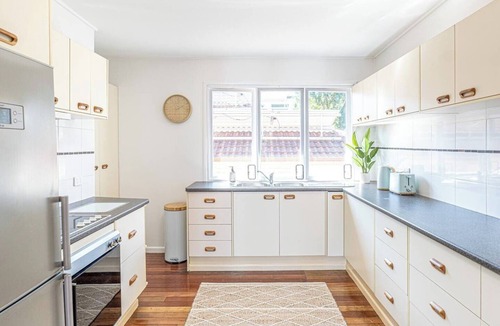 Biggera Waters Apartment | Chic 2BR Apt Near Beach